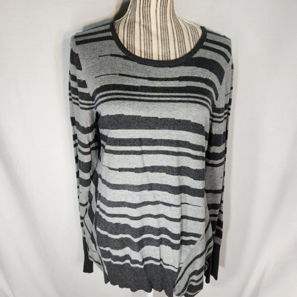 Project J Grey Striped Shark Bite Hem Top Size Medium - Picture 1 of 7